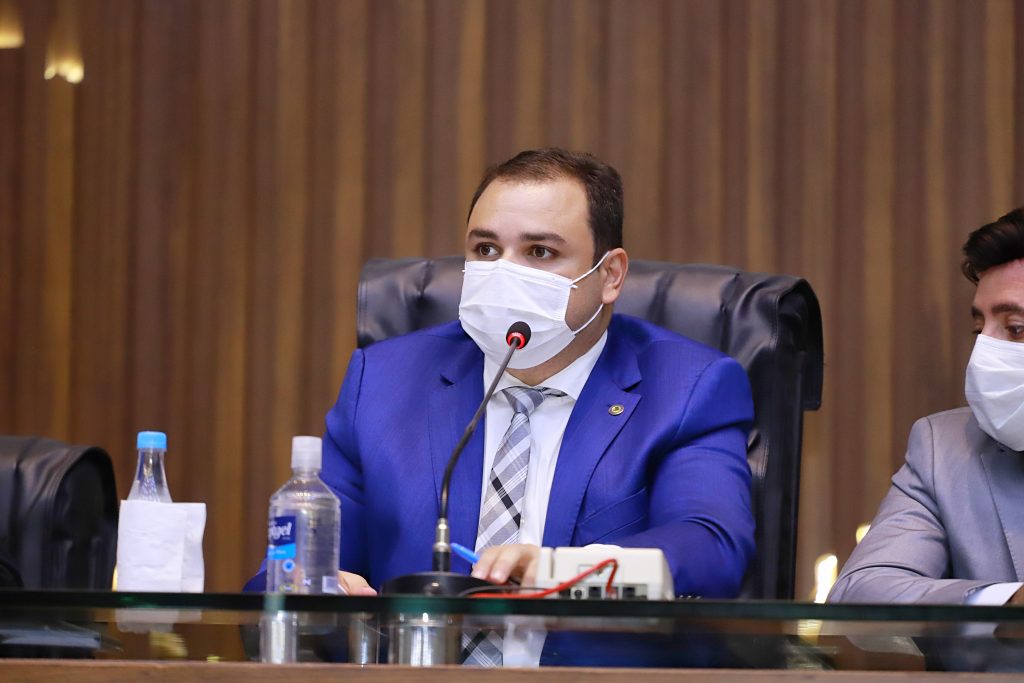 Roberto Cidade quer que empresas de energia e água adotem sistema de autoleitura