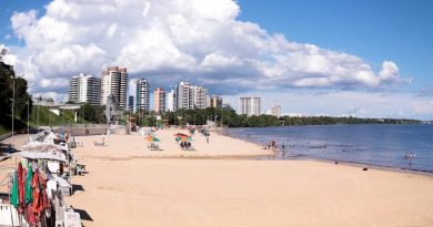 Banhistas devem atender normas de uso e horários da praia da Ponta Negra durante pandemia