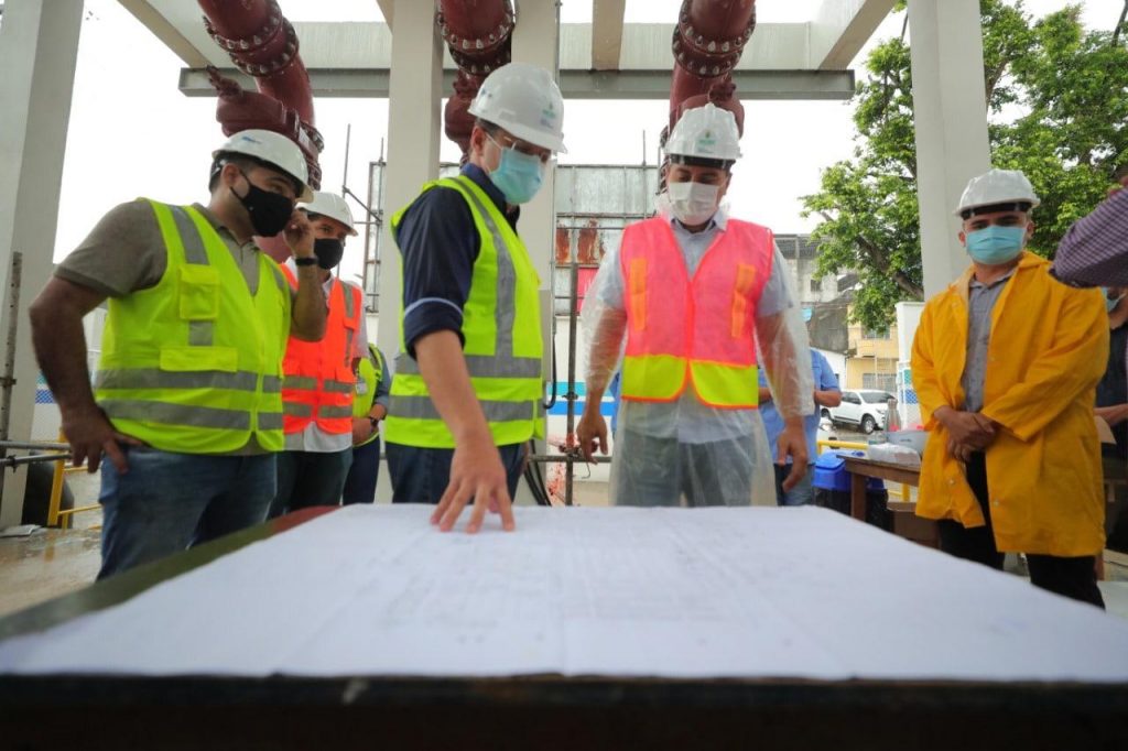 Governador Wilson Lima vistoria obra da maior Estação de Tratamento de Esgoto do Norte, no bairro Educandos