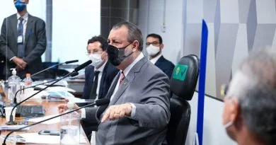 Bolsonaristas e oposicionistas elogiam Omar Aziz por condução de depoimento de Wajngarten
