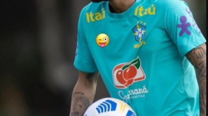 Após acusações, Neymar cobre símbolo da Nike em uniforme da Seleção com emoji no Instagram