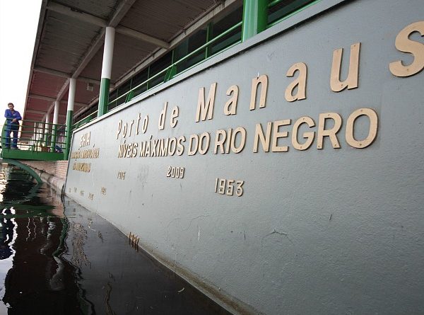 Manaus atinge a cota de emergência e Rio Negro registra 29,3 metros nesta sexta-feira, 30.