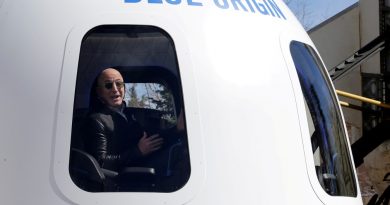 Jeff Bezos anuncia que voará para o espaço com irmão em foguete da sua empresa