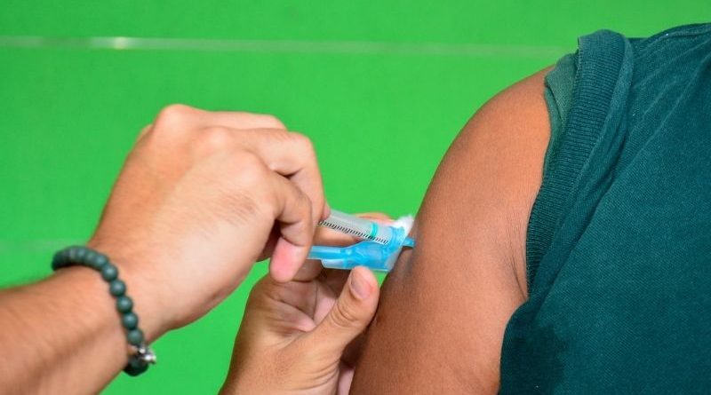 MP-AM investiga fura-filas da vacina que usam laudos médicos falsos