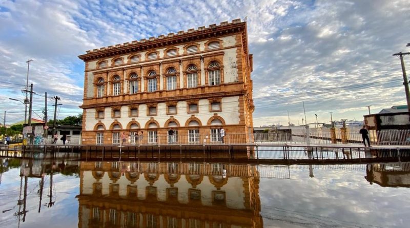 Após a maior cheia da história, nível do Rio Negro começa a baixar em Manaus