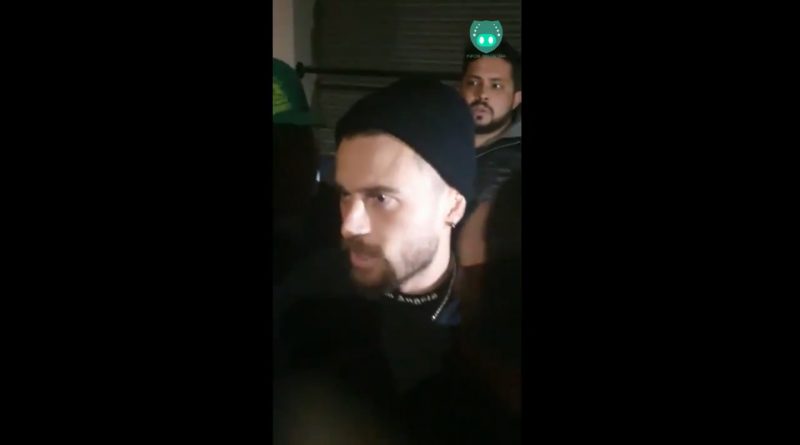 Lucas Lima, meia do Palmeiras, é flagrado por torcedores em festa