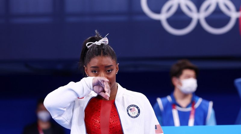Simone Biles vive drama, é retirada da final, mas leva prata por equipes nas Olimpíadas