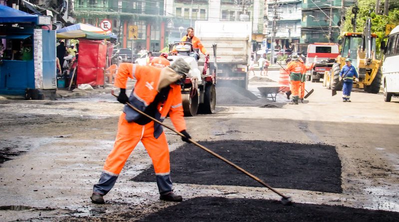 Prefeitura realiza ação preventiva no Centro para amenizar os impactos causados pela cheia