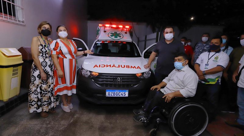 Deputado Roberto Cidade entrega ambulância e equipamentos ao SPA Joventina Dias, com recursos de emendas