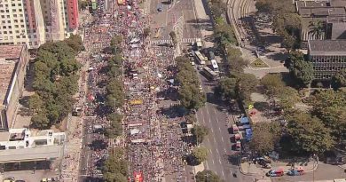 Manifestantes fazem atos contra Bolsonaro e a favor da vacina