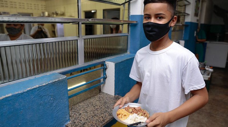 Prefeitura de Manaus oferece almoço e lanche a alunos que estudam de forma remota