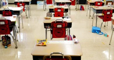 Alunos e professores vacinados não precisam usar máscara nos EUA