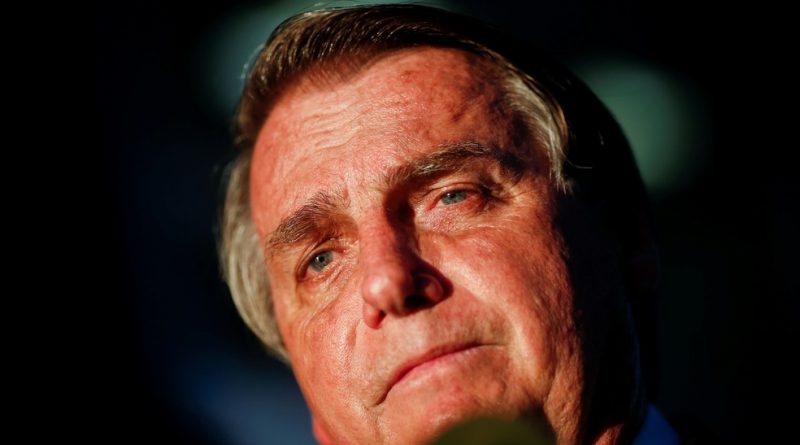 Com dores abdominais, Bolsonaro faz exames em hospital e cancela reuniões da manhã