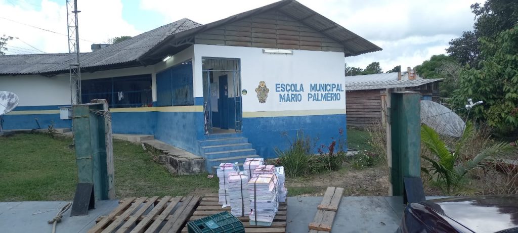 Após anos, escolas da zona rural recebem da Prefeitura de Manaus materiais didáticos