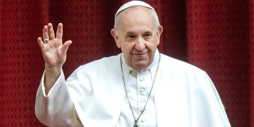 Papa passa bem após cirurgia e ficará cerca de 1 semana internado, diz Vaticano