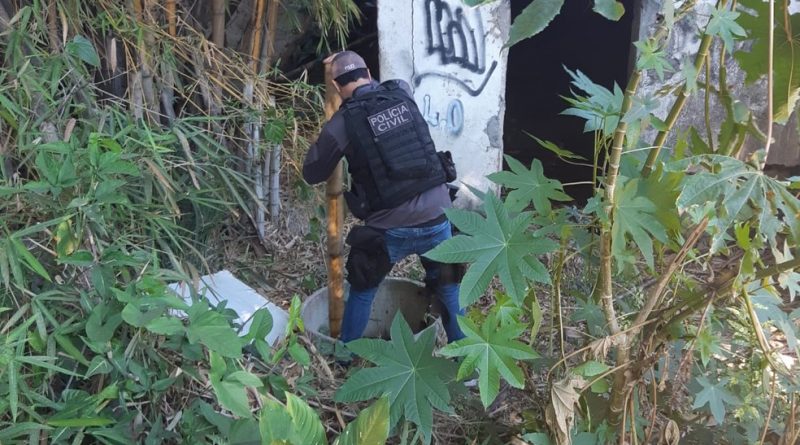 Homem se apresenta à PM acusando irmão de ocultar corpos de meninos em Belford Roxo