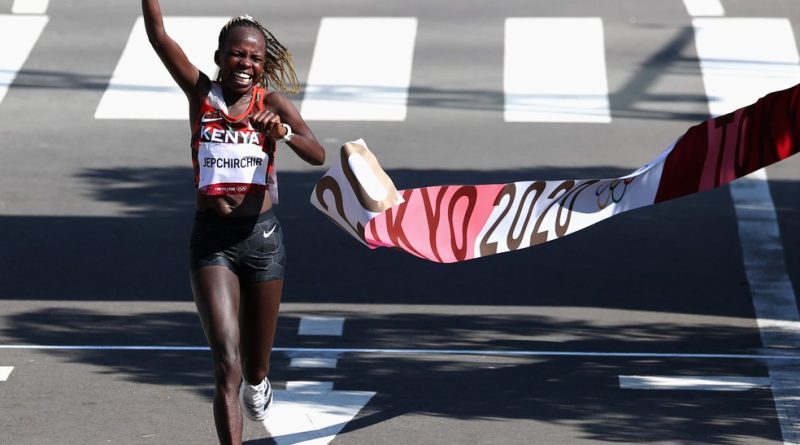 Quenianas fazem dobradinha ouro e prata na maratona feminina; americana é bronze