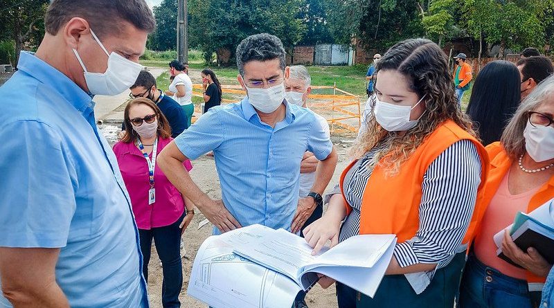 David Almeida e Marcos Rotta vistoriam áreas atendidas pelo Promindu em Manaus