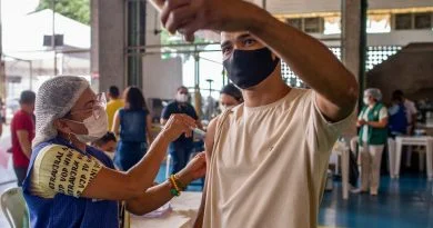 AM volta a ter restrições da Covid em janeiro, mas está longe do caos de 2021: 'Vacinação está mudando esse cenário', diz infectologista