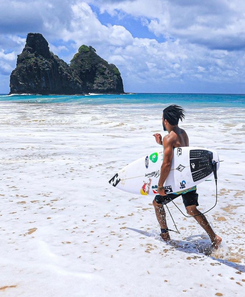 Italo inicia busca pelo bi da WSL após preparação em Noronha