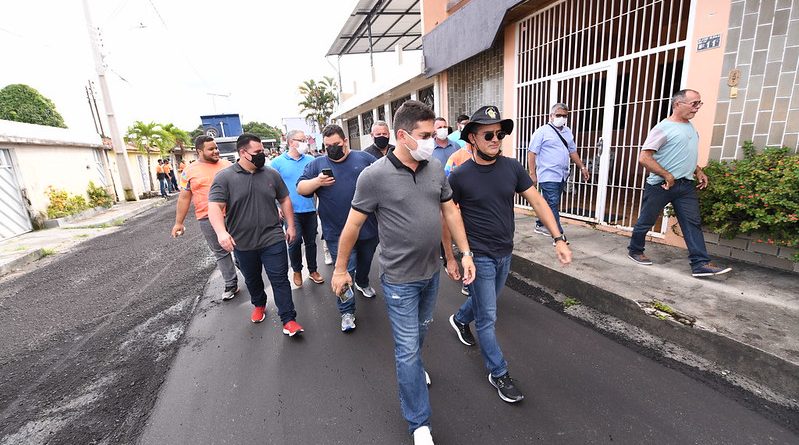 Prefeito David Almeida e governador Wilson Lima fiscalizam serviço de recuperação asfáltica em bairros de Manaus