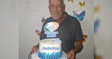 Idoso comemora 121 anos com bolo temático em Aparecida de Goiânia: 'O terror do INSS'