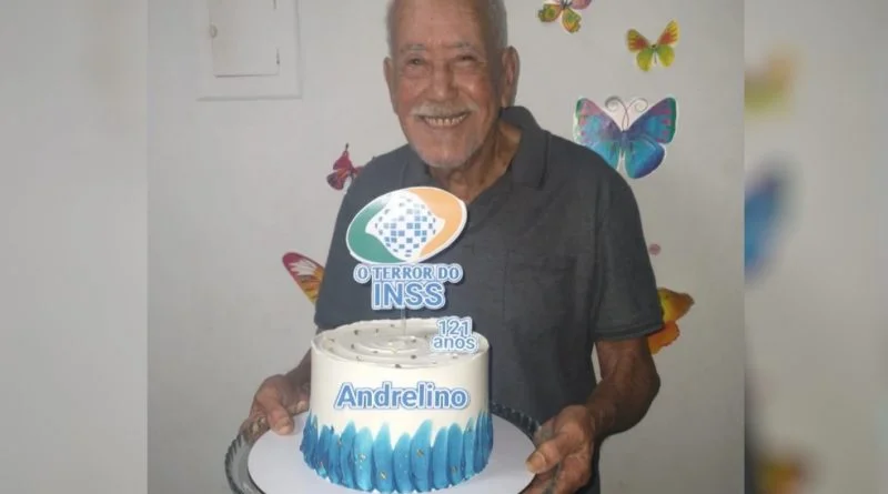 Idoso comemora 121 anos com bolo temático em Aparecida de Goiânia: 'O terror do INSS'