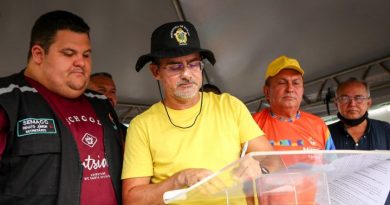 Prefeito David Almeida assina ordem de serviço para reforma da feira da Raiz