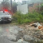 Corpo de homem morto embalado é encontrado em rua no bairro Tarumã